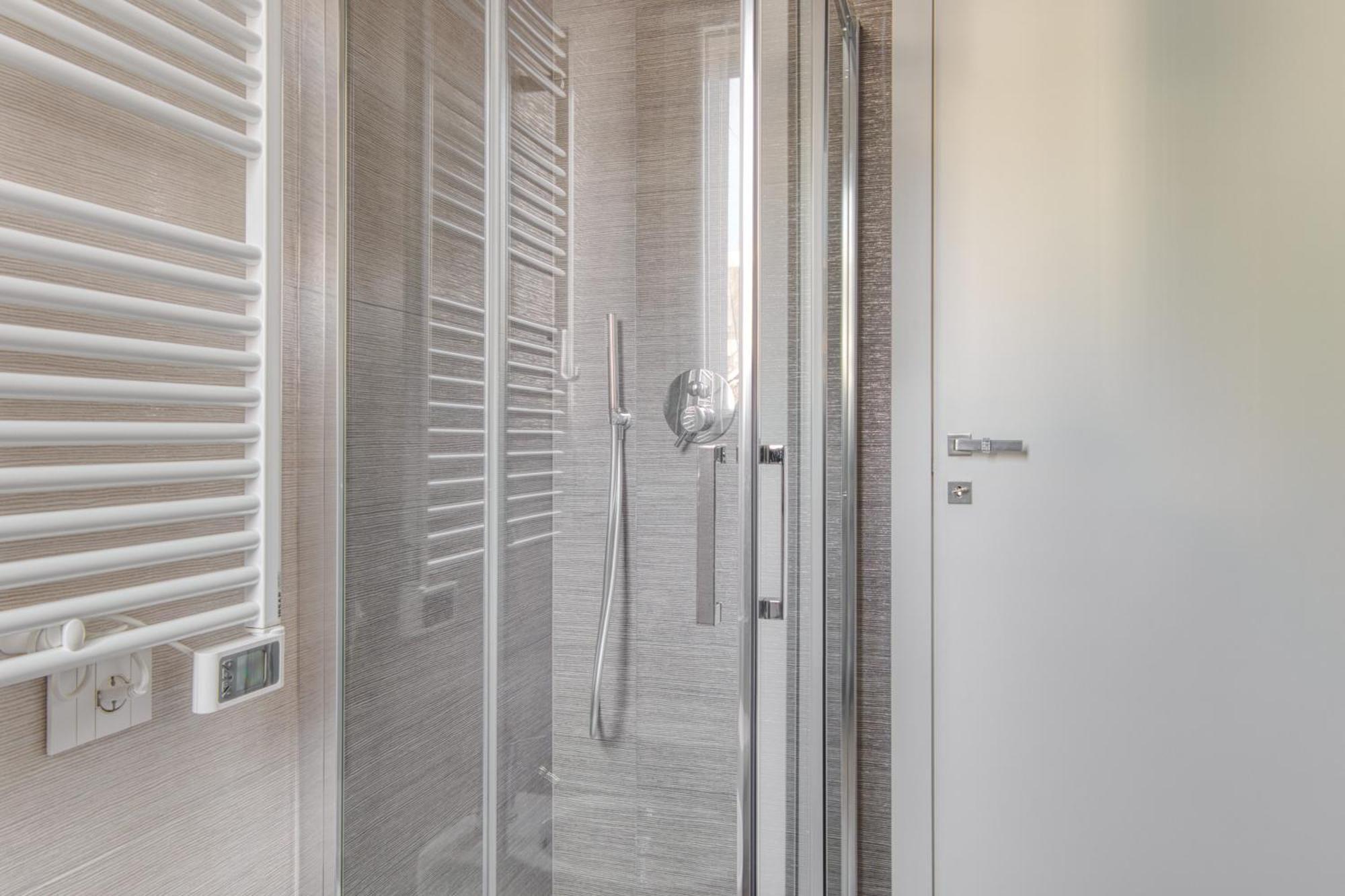 In Financial District 4 Pax Apartment